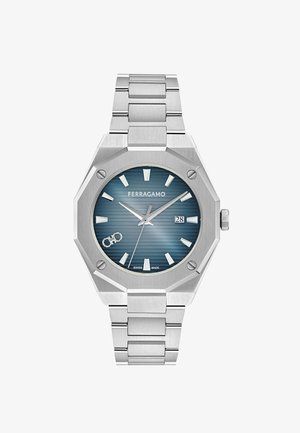 Srebrni Ferragamo ručni sat od nehrđajućeg čelika s osmerokutnim okvirom, plavim teksturiranim brojčanikom, srebrnim oznakama sati, prozorom za datum i povezanim narukvicom.