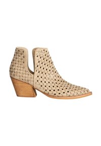 Botines de ante tejido beige con punta afilada y diseño recortado, que cuentan con un tacón de madera de tamaño medio y sutiles acentos decorativos.