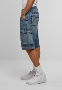 True Religion BIG VINNY - Džinsiniai šortai - medium washed blue