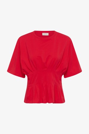 Rød kortærmet skjorte med rund halsudskæring og indsnøring i taljen, der skaber en tætsiddende silhuet.