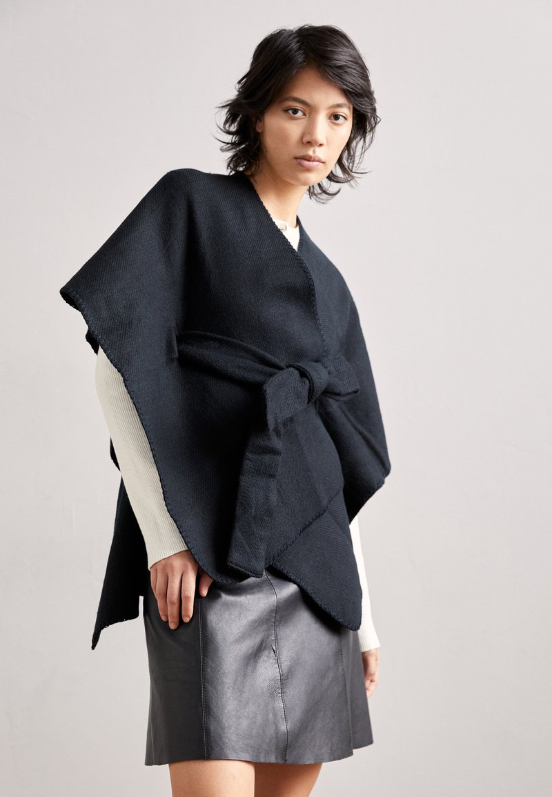 Anna Field - Keep - black, Suurenda