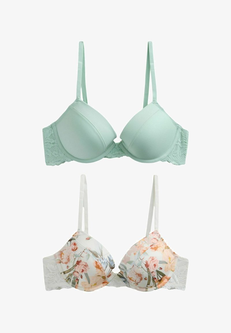 Kaks polsterdatud rinnahoidjat kõrvuti, üks ühtlase heledalt rohelise värvusega pitsist külgedega ja teine valge mitmevärvilise lillemustriga ning pitsist külgedega, mõlemad reguleeritavate rihmadega.