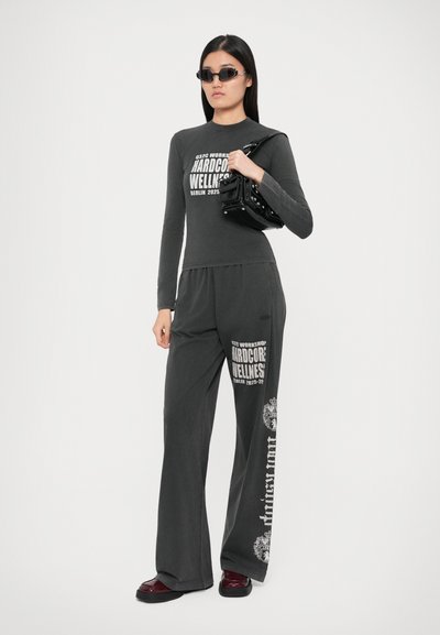 032c HARDCORE WELLNESS TIGHT LONGSLEEVE - Top s dlhým rukávom - black