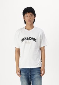 Jack & Jones JORBRONX ARCH BIG TEE  - T-shirts print - bright white\forestriver\mountains\antiquew\black