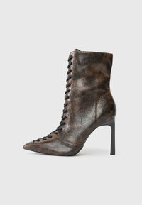 Bottines à talons hauts - brown