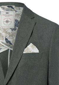 Grijze blazer met een gestructureerde afwerking, voorzien van een geprofileerde voering in blauw en beige. Inclusief een witte pochet met een bloemendessin.