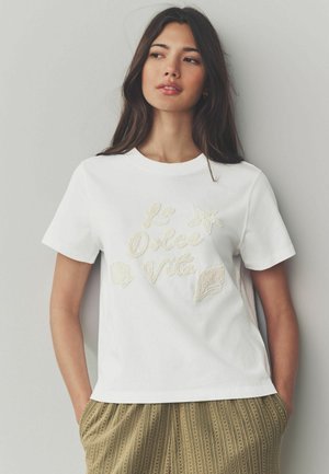 Next REGULAR FIT - BEADED GRAPHIC EMBELLISHED - T-Shirt print - white