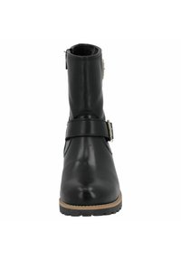 Bota de tobillo de cuero negro con un acabado suave, que presenta dos correas ajustables, hebillas de metal y una suela resistente para mayor tracción.
