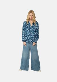 Emily van den Bergh Blouse - silver aqua leo