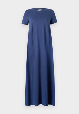 Vestido maxi azul marino de tejido suave, con mangas cortas y escote redondo, de corte recto y fluido. Sin patrones ni acentos visibles.