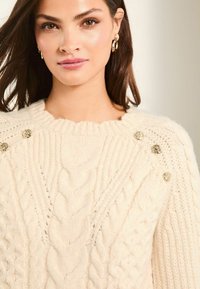 Lipsy CABLE BUTTON DETAIL - Džemper - ivory white