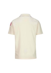 Polo a maniche corte color crema con colletto e un motivo a righe rosse e bianche sulla spalla sinistra. Tessuto di cotone morbido.