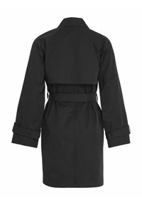 Trench-coat long noir avec ceinture à la taille, détail yoke au dos, et brides réglables avec boucle aux poignets.
