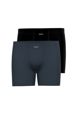 Zwei Paare Herren-Boxerbriefs, eines schwarz und eines dunkelgrau, frontseitig dargestellt mit sichtbaren Nähten und kleinem Markenschild am Bund.