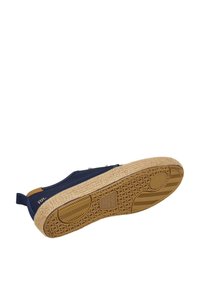 Scarpa slip-on in tessuto navy con suola avvolta in juta. La suola in gomma testurizzata presenta un motivo a nido d'ape. Accentatura del tallone beige e dettaglio del logo.