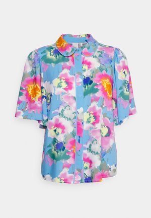 Camicia a maniche corte realizzata in tessuto leggero di colore blu con motivo floreale che presenta tonalità rosa, gialle e verdi; design con colletto classico.