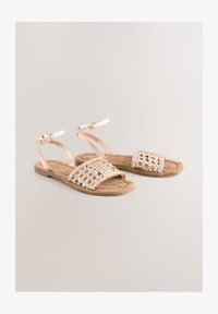 Valitud, rose gold pink leather