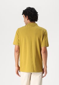 Lyle & Scott Polo marškinėliai - gold coloured