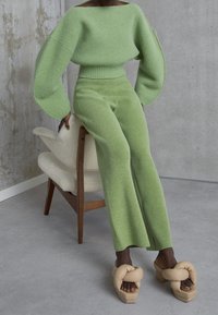 Cult Gaia Strickpullover - green
