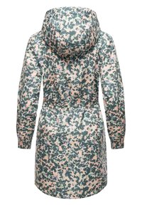 Mønstrede regnjakke i grøn, pink og navy med indsnøring i taljen, lange ærmer og hætte; stoffet ser glat ud med en let glans.