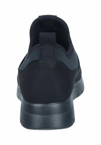 Schwarze Sportschuhe mit einem glatten Stoff-Obermaterial, strukturiertem Absatz, Zuglasche und einer Gummisohle. Entworfen für Komfort und einfache Handhabung.