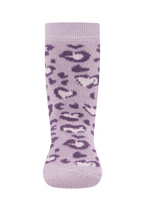 Lila kniehohe Socke mit weichem Textur, versehen mit einem Leopardenmuster in dunklerem Lila und weißen Akzenten. Strickdesign.