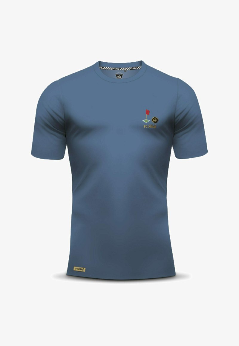 Blauw T-shirt met korte mouwen, gemaakt van lichtgewicht stof. Heeft een rode vlag-logo en de tekst "FC Khalij" in goud. Eenvoudig ontwerp met een ronde hals.