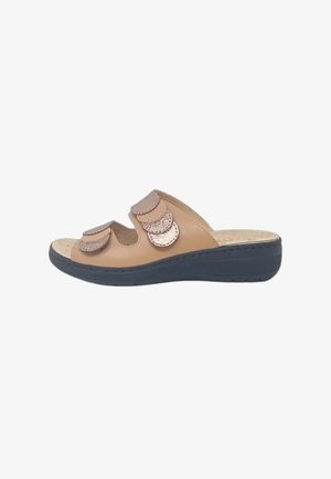 Sandalo beige aperto con due cinturini in velcro regolabili e suola imbottita nera, progettato per il comfort e l'uso casual.