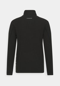 Svart långärmad tröja med hög krage och plana sömmar. Har "G-Star RAW"-logotypen nära kragen, tillverkad av ett slätt tyg.