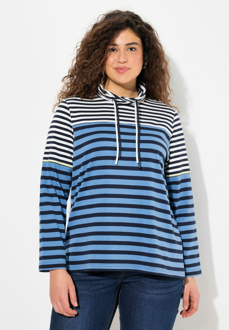 Gestreifter Kapuzenpullover in Blau- und Schwarztönen, mit einem Kordelzug am Hals und langen Ärmeln, aus weichem Stoff gefertigt.