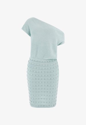 Abito lavorato a maglia verde menta con parte superiore asimmetrica a manica corta e gonna attillata con texture e modelli orizzontali in rilievo.