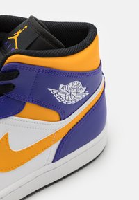 Jordan AIR JORDAN 1 MID - Sapatilhas de cano alto - dark concord/taxi/white/black