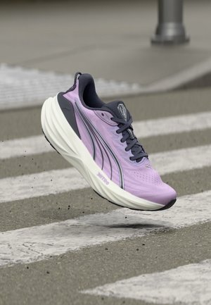 Puma, FOREVERRUN NITRO 3 - Maanteejooksu jalatsid - light lavender/inky depths