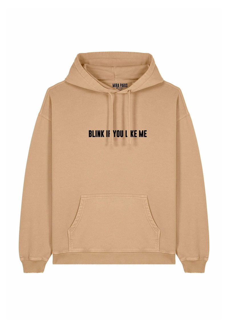 Hoodie beige in misto cotone, con tasca frontale e cappuccio con stringhe. Testo "SBATTI SE TI PIACCIO" in grassetto lettere nere.
