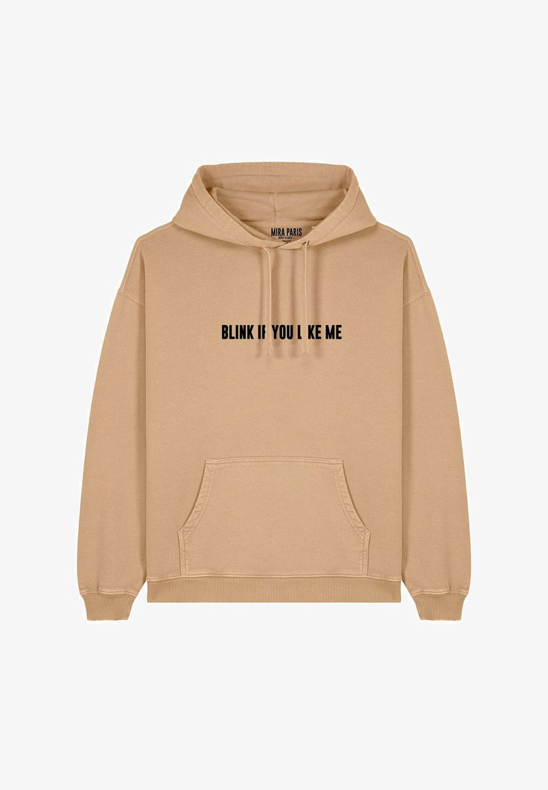 Hoodie beige in misto cotone, con tasca frontale e cappuccio con stringhe. Testo "SBATTI SE TI PIACCIO" in grassetto lettere nere.