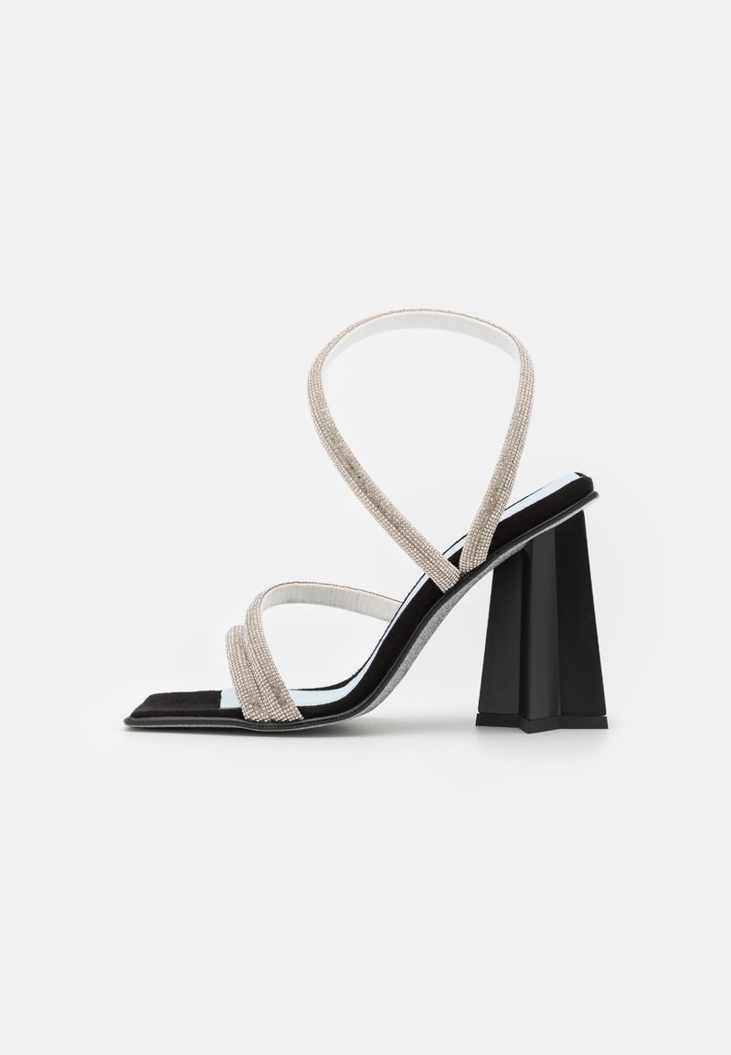 CHIARA FERRAGNI Sandalen zwart CHIARA FERRAGNI Sandalen zwart