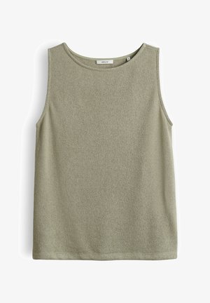 Top lavorato a maglia senza maniche in verde oliva chiaro con scollo rotondo, orlo piatto e piccola etichetta bianca all'interno del colletto.