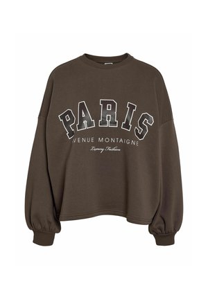 Temno rjava majica s puhalnimi rokavi in natisnjenim napisom "PARIS AVENUE MONTAIGNE Luxury Fashion" spredaj v belih črkah.