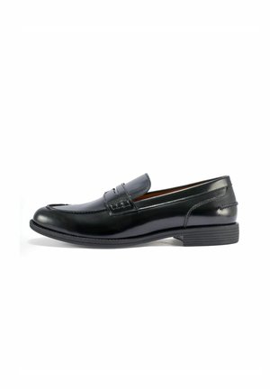- Biznesowe loafersy