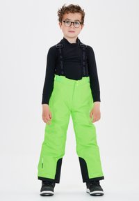 Pantaloni da neve verde neon con bretelle nere regolabili, vita elastica e dettagli neri alle caviglie. Tessuto liscio e impermeabile.