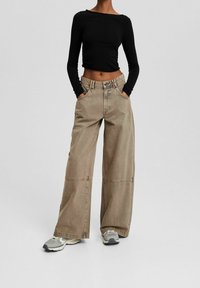 Bershka Flared jeans - dark brown
