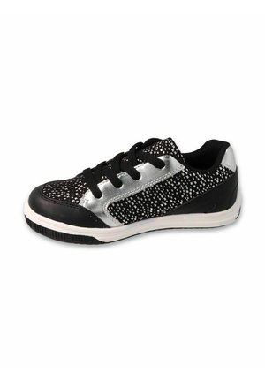 - Sneakersy niskie