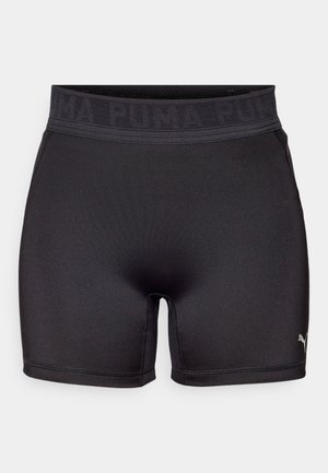 Černé sportovní šortky s texturovaným pasem a logem "PUMA", vyrobené z hladkého, pružného materiálu, ideální pro aktivní nošení.