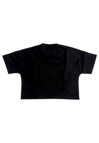 Top corto nero con maniche corte realizzato in cotone. Presenta una vestibilità comoda con una texture morbida e un classico scollo a girocollo. Senza loghi o pattern visibili.