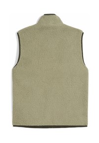 Gilet in pile verde con un esterno morbido e textured, colletto alto e design senza maniche. I bordi presentano un trim scuro a contrasto.