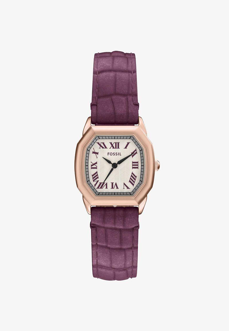 Achtzijdige Fossil-horloges met een roségouden kast, witte visgraat wijzerplaat, paarse krokodillenembossed leren band en Romeinse cijfers.