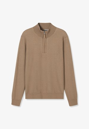 Beige trui met een halve ritskraag, een textuurpatroon en geribbelde boorden en zoom. Gemaakt van een zacht, gebreid materiaal.