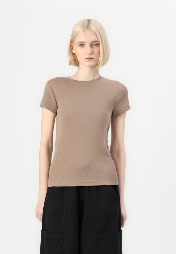 Basic T-shirt - mountain trail