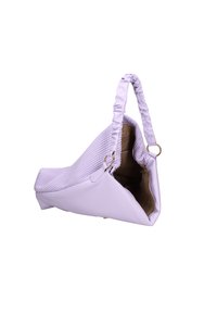 Paarse tas met een gestructureerde bovenkant, een gladde onderkant en een geraffineerde schouderband. Beschikt over een ruime binnenkant en gouden hardware accenten.
