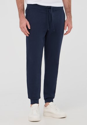 - Spodnie treningowe